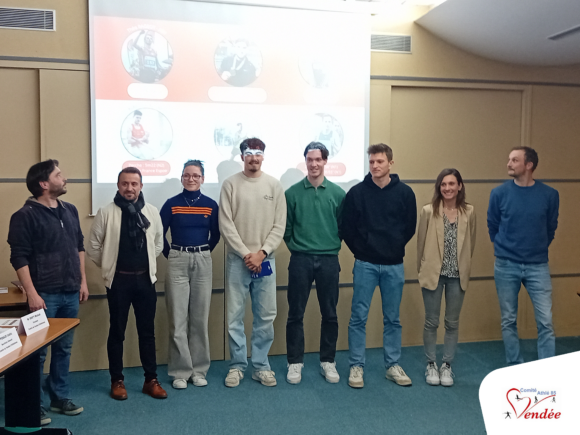 Photo de fin de l'AG avec le comité, les sportifs de haut niveau et les partenaires