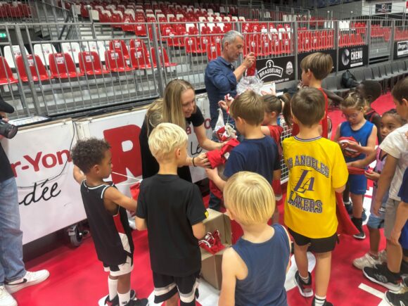 Au RVBC, les vieux maillots sont transformés en sacs et trousses